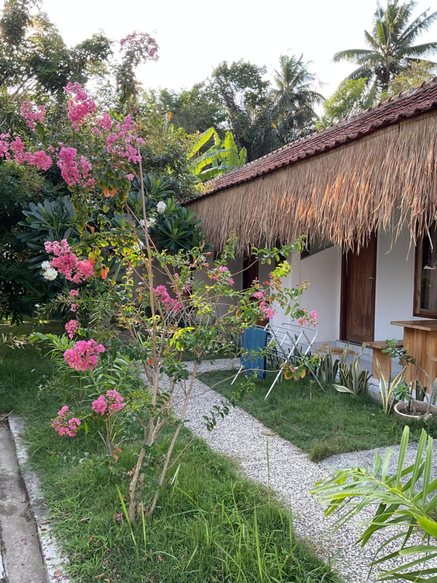 Tiga Spies Hostel Kuta  Bagian luar foto